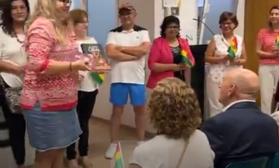 Santo Grial se da a conocer a doña Nardi Suxo Iturry la embajadora de Bolivia España en un encuentro auspiciado por el consulado de Valencia
