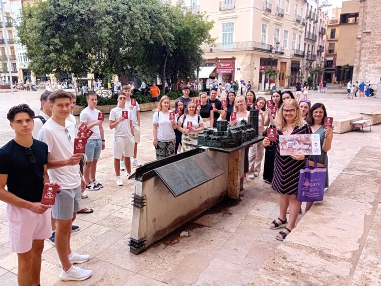 Intercambio de conocimientos entre estudiantes eslovenos Erasmus+ y El Camino del Santo Grial
